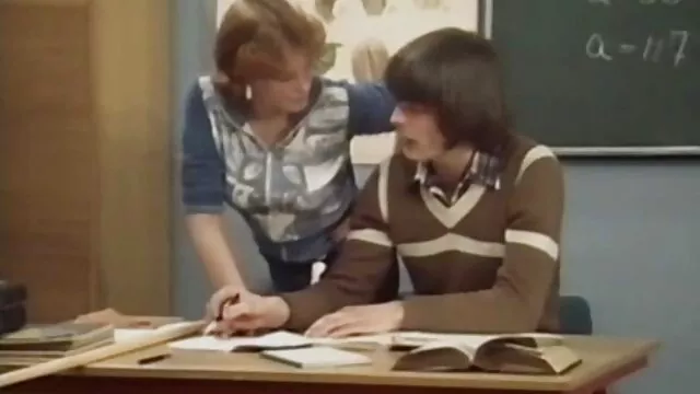 Um broche video de sexo oral grátis da dançarina do ventre com uma grande surpresa no final.