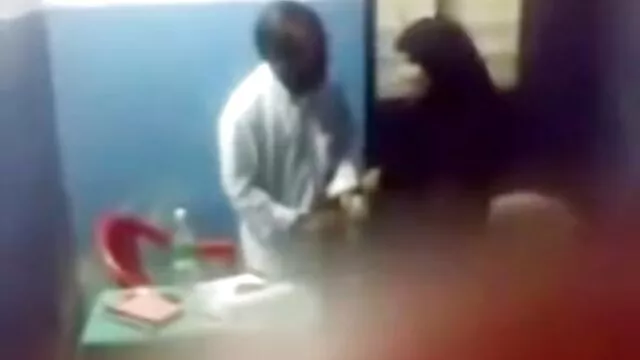O sexos caseiros gratis jovem sente o seu primeiro orgasmo anal