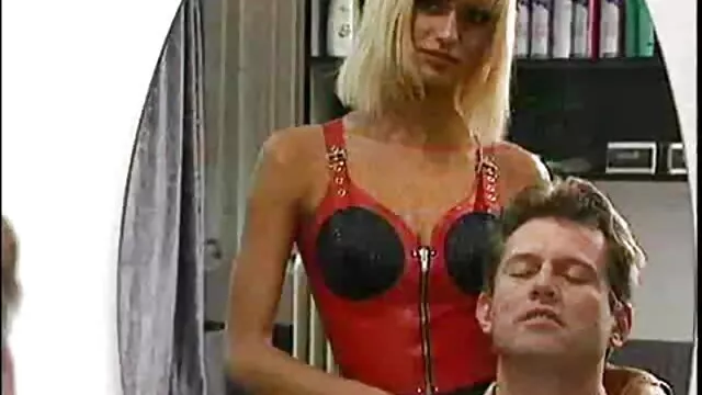 A Milf assume o comando e fode filme pornô grátis com animais o homem dela.
