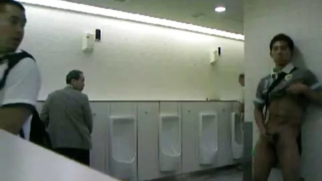 Boca hábil governa o bico vídeo pornô grátis desenho