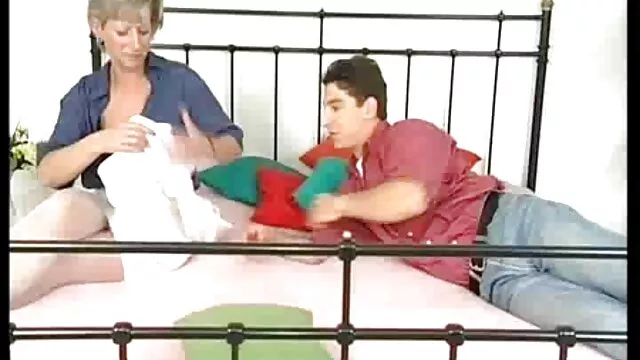 Morena desce ao nylon puro de saltos altos, rata cortada videos porno gratis assistir na moldura para uma punheta