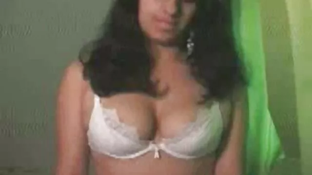 Um belo xemale a xx vídeo pornô grátis masturbar-se