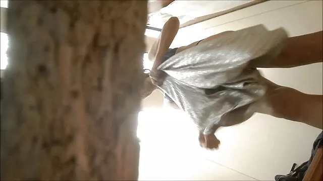 A miúda da Faculdade de videos de sexo caseiro gratis Busty masturba-se.