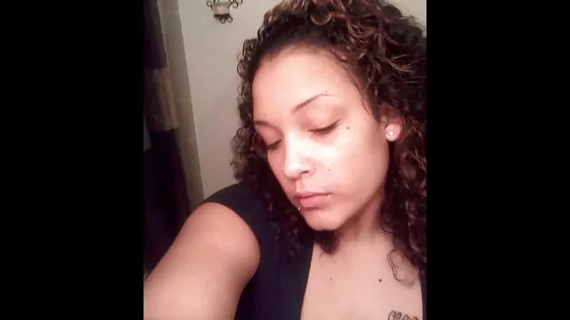 O imbecil desavergonhado videos de sexo gratis troca de casais fode com o estranho