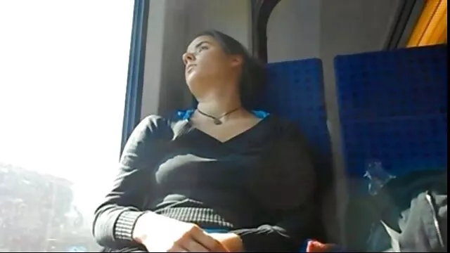 Puta com Mamas grandes em meias fode uma pila enorme a Esguichar por um ver vídeo de sexo pornô grátis final cremoso