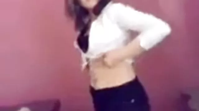 Bebendo amigo Ménage à trois vídeo de pornô melhores com busty fodido