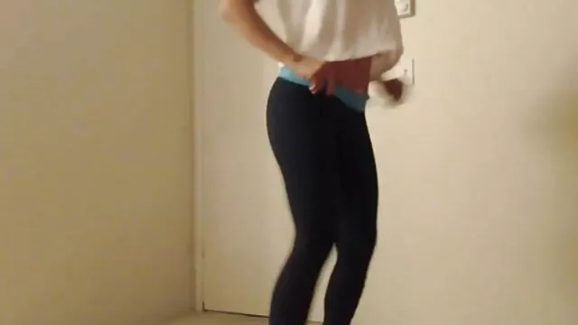 A loura pequena fica submissa pelo garanhão negro. video de sexo explicito gratis